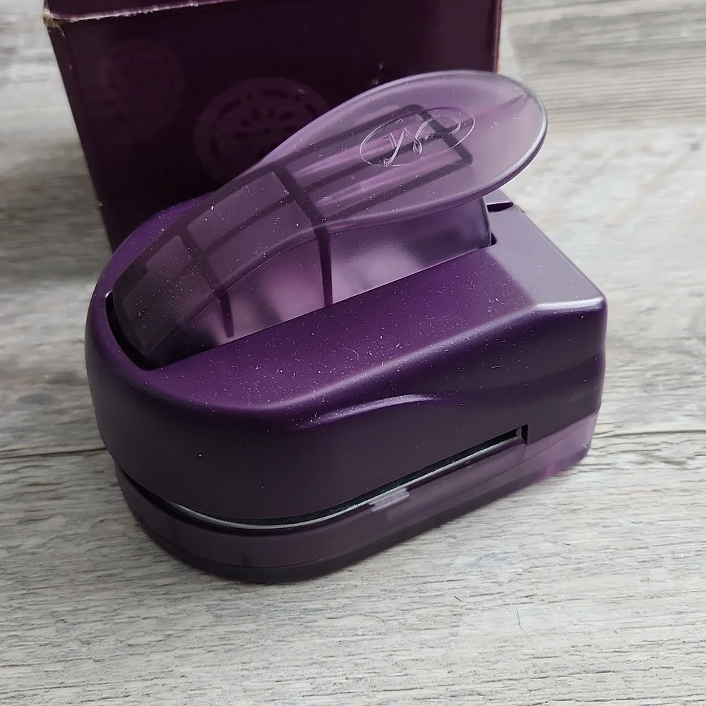 Creative Memories Paisley Maker paper punch.